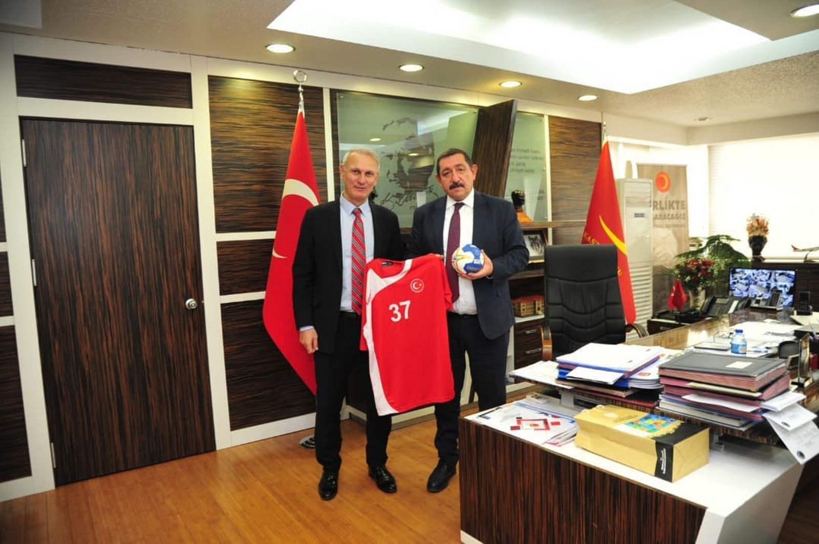 Hentbol Federasyonu’ndan Belediye Başkanımız Vidinlioğlu’na ziyaret